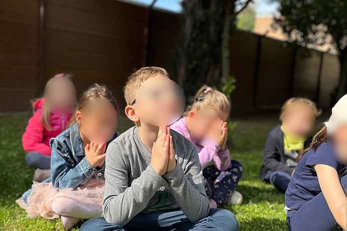 Isus uči učenike moliti