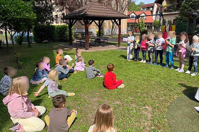 Isus uči učenike moliti